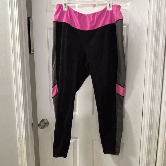 EUC: Pink, Grey, Black Plus Size Torrid Leggings in 2X - Picture 1 of 5